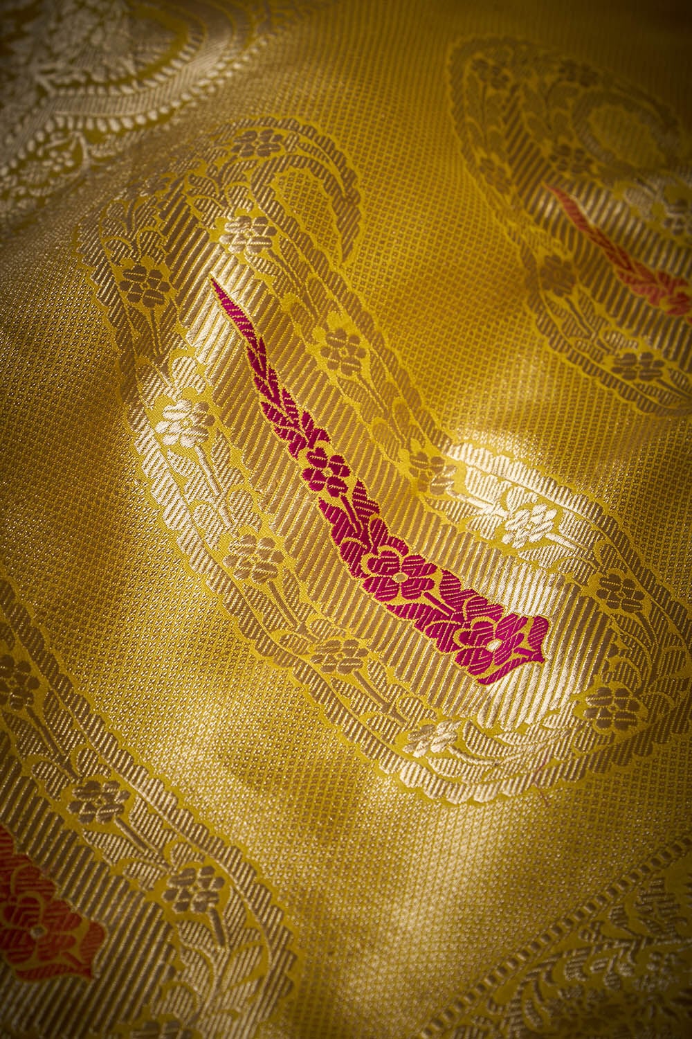 Handcrafted Yellow Banarasi Pure Silk Saree | Authentic Kadwa Weave Handloom Saree - Image 5